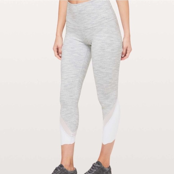 lululemon athletica Pants - Lululemon Wunder Under Grey Crop Special Edition Scalloped Hem legging. Size 4